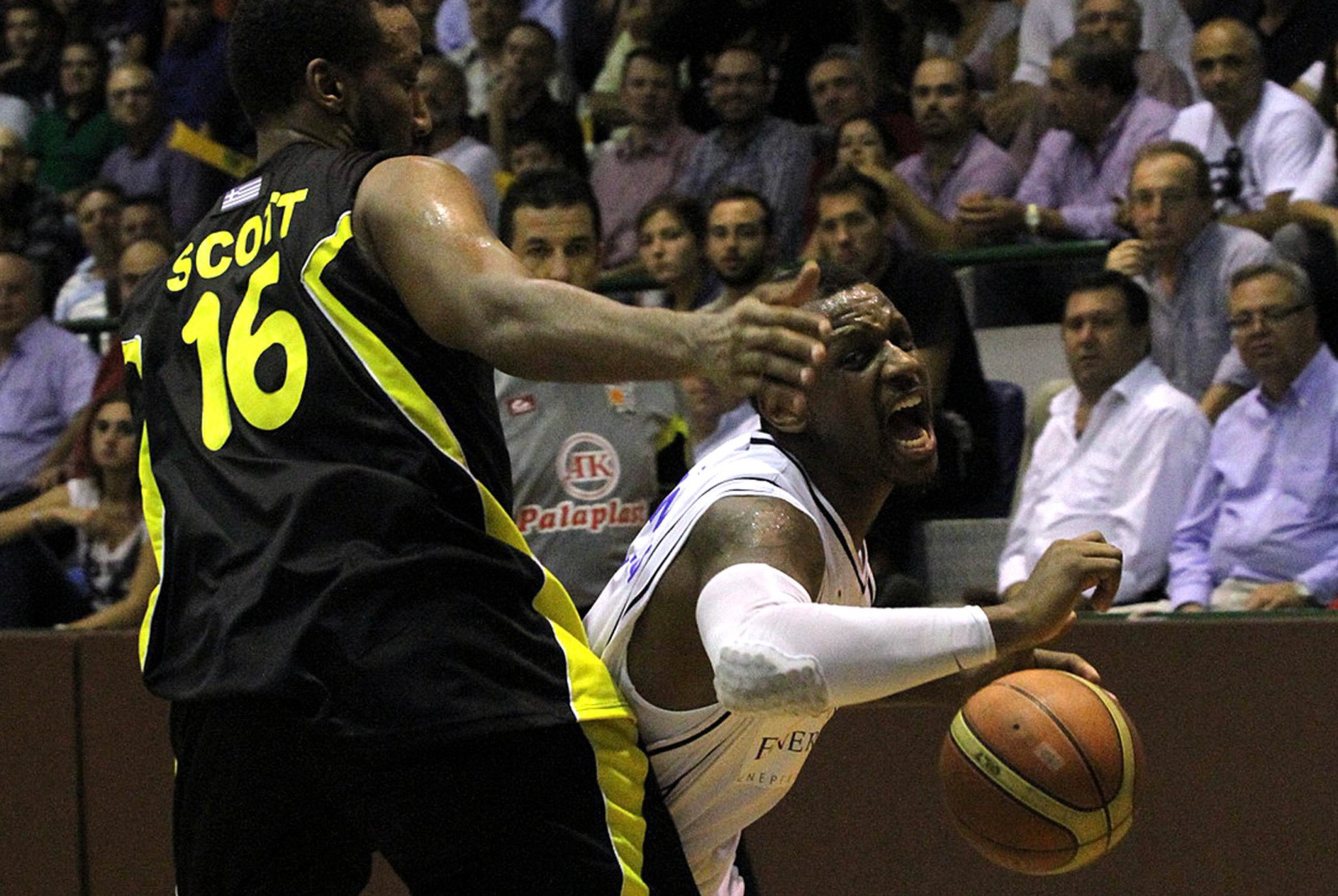 Ο Νάναλι ανήκει στην ΑΕΚ, αλλά 12 χρόνια πριν έπαιζε σε άλλη ελληνική ομάδα