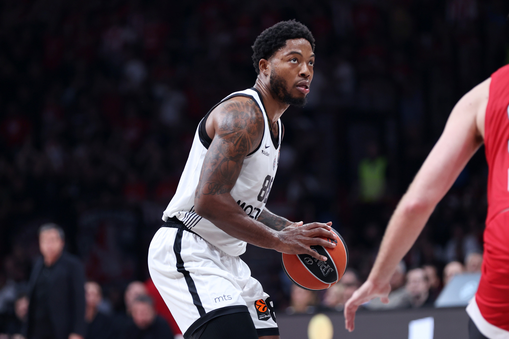 Ταϊρίκ Τζόουνς: Η οικογενειακή τραγωδία, το τατουάζ της ζωής του και η ιστορία πίσω από τον αριθμό 88