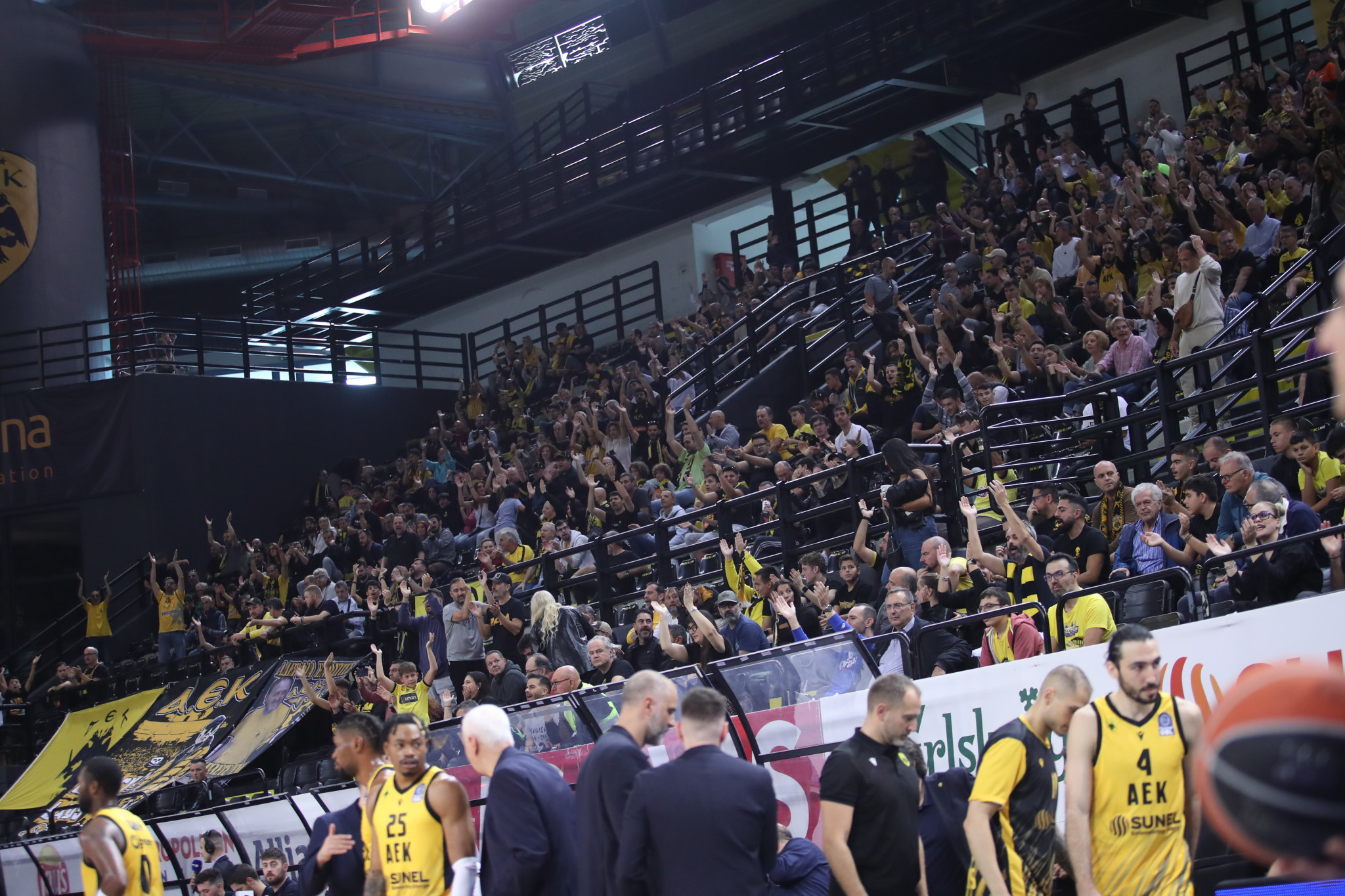 Ο κόσμος της ΑΕΚ παίρνει θέση στη Sunel Arena για το must win παιχνίδι με Άρη