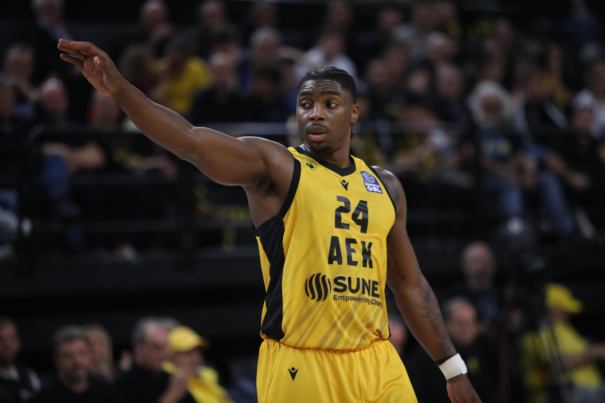 Η ΑΕΚ ψάχνει στη Μύκονο τη συνταγή που θα την επαναφέρει στις νίκες