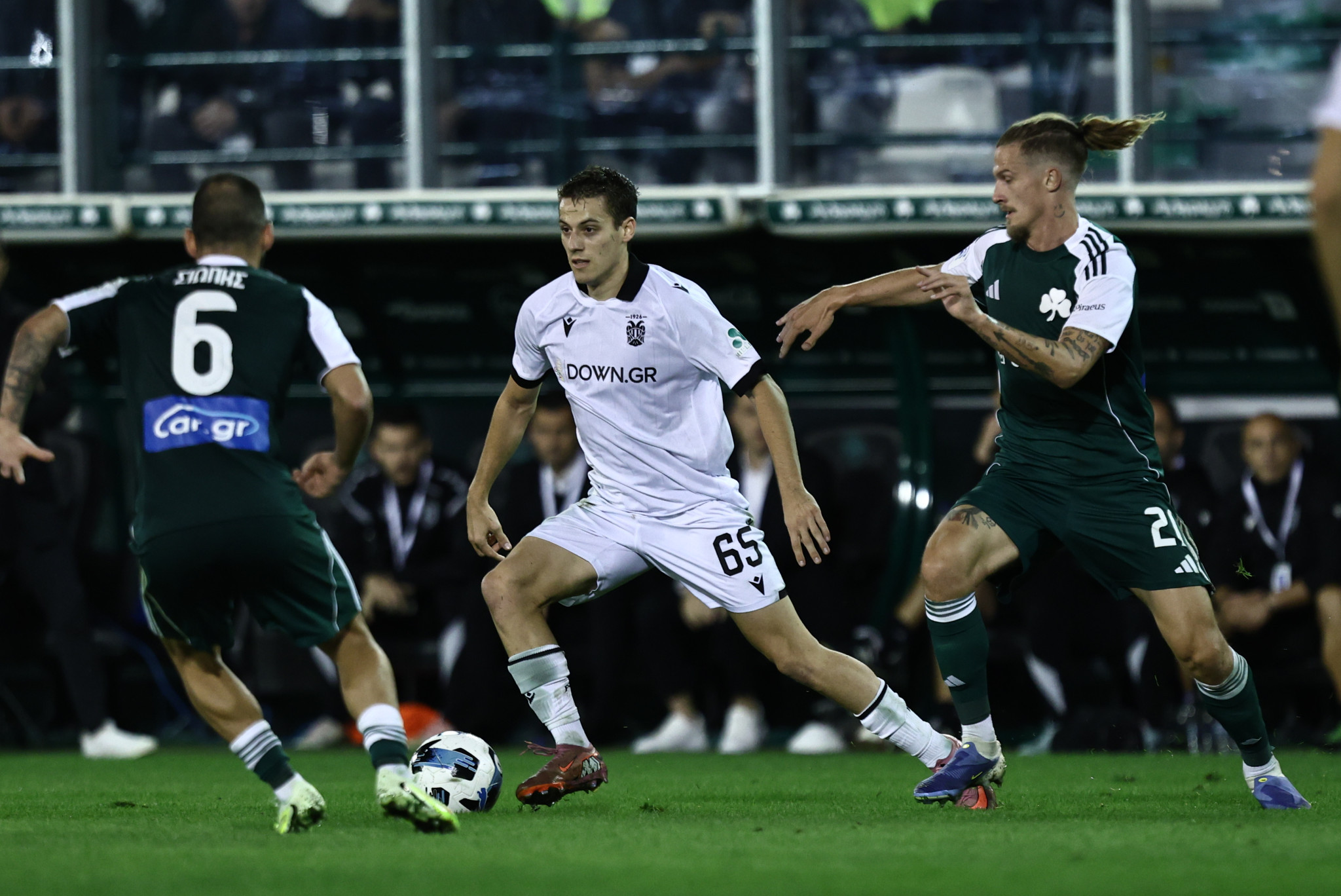 Πως επηρέασε τη «μάχη» του τίτλου η 15η αγωνιστική - Οι πιθανότητες των διεκδικητών (photos)