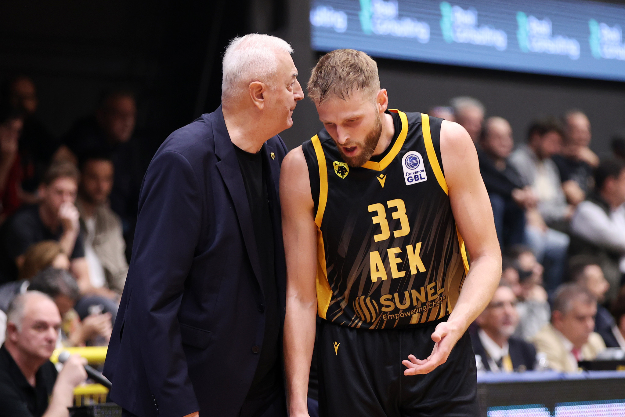 Ο Σάκοτα είδε στην Μύκονο στιγμές του Χαραλαμπόπουλου που οραματίζεται στην ΑΕΚ