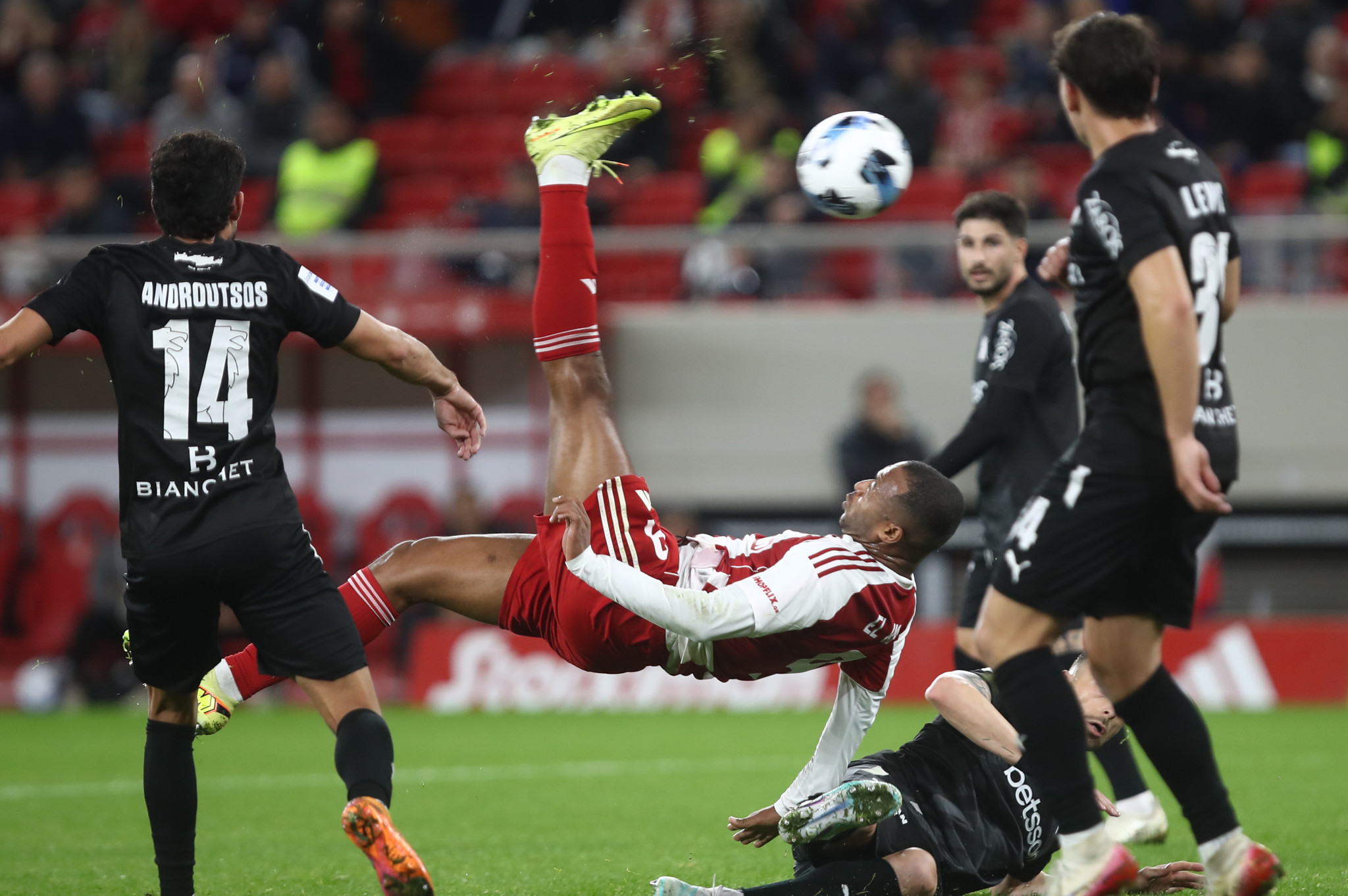 Ο Ελ Κααμπί... καλλιτέχνης στα ψαλιδάκια - Τα εντυπωσιακά γκολ του (videos)