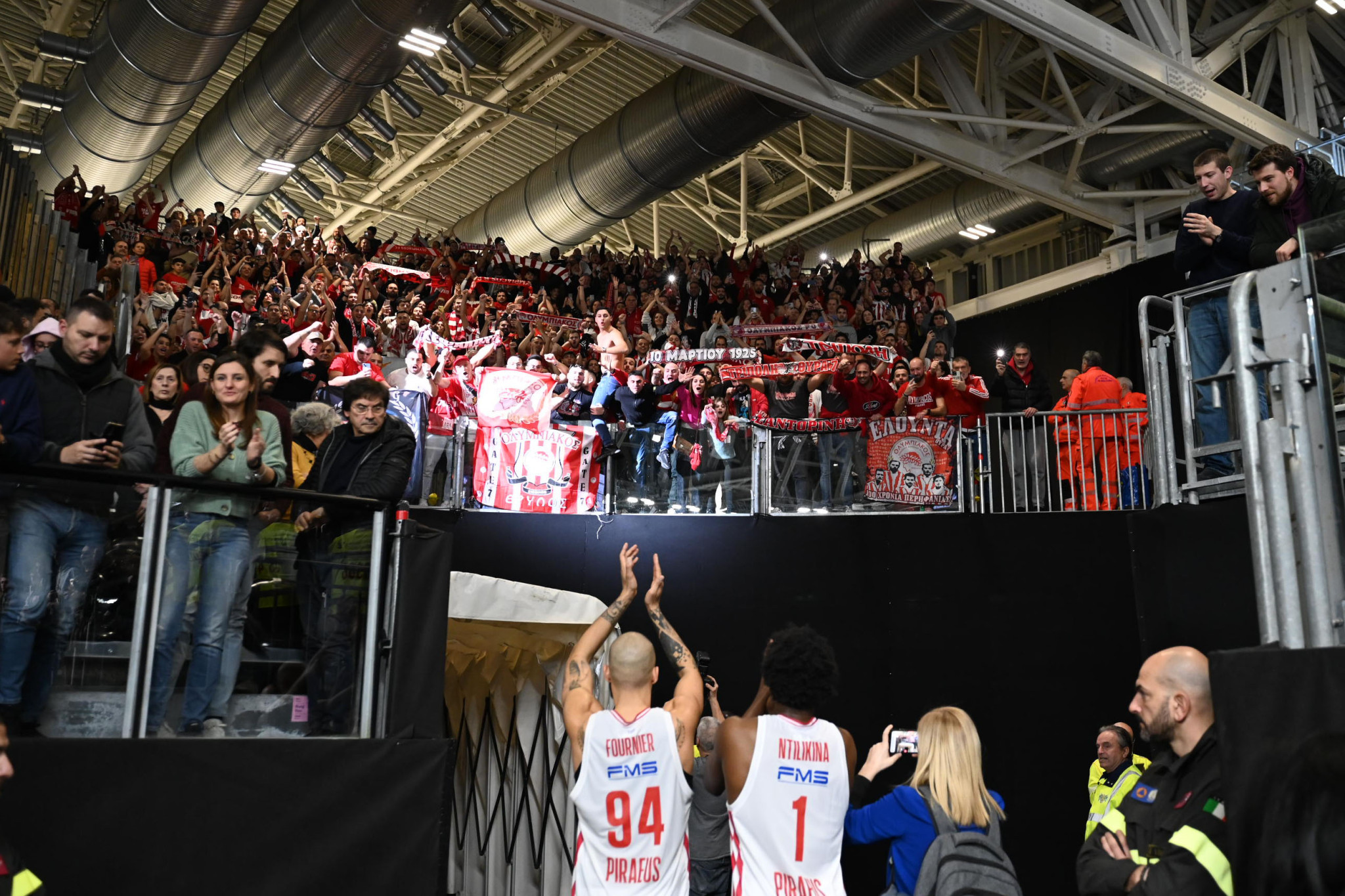 Η παρακάμερα της σπουδαίας νίκης του Ολυμπιακού στην Μπολόνια (video)