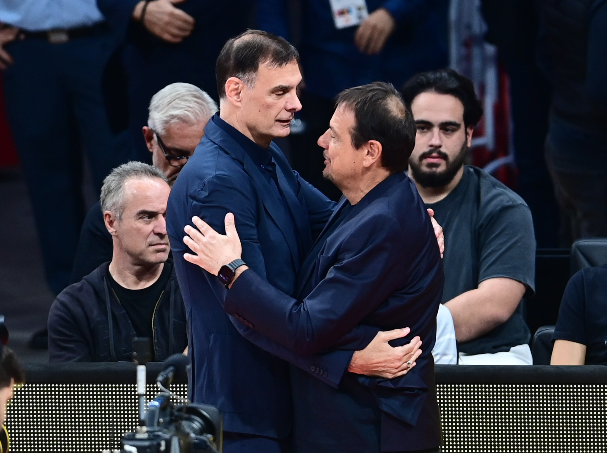 Η σύγκριση δύο διαφορετικών κόσμων