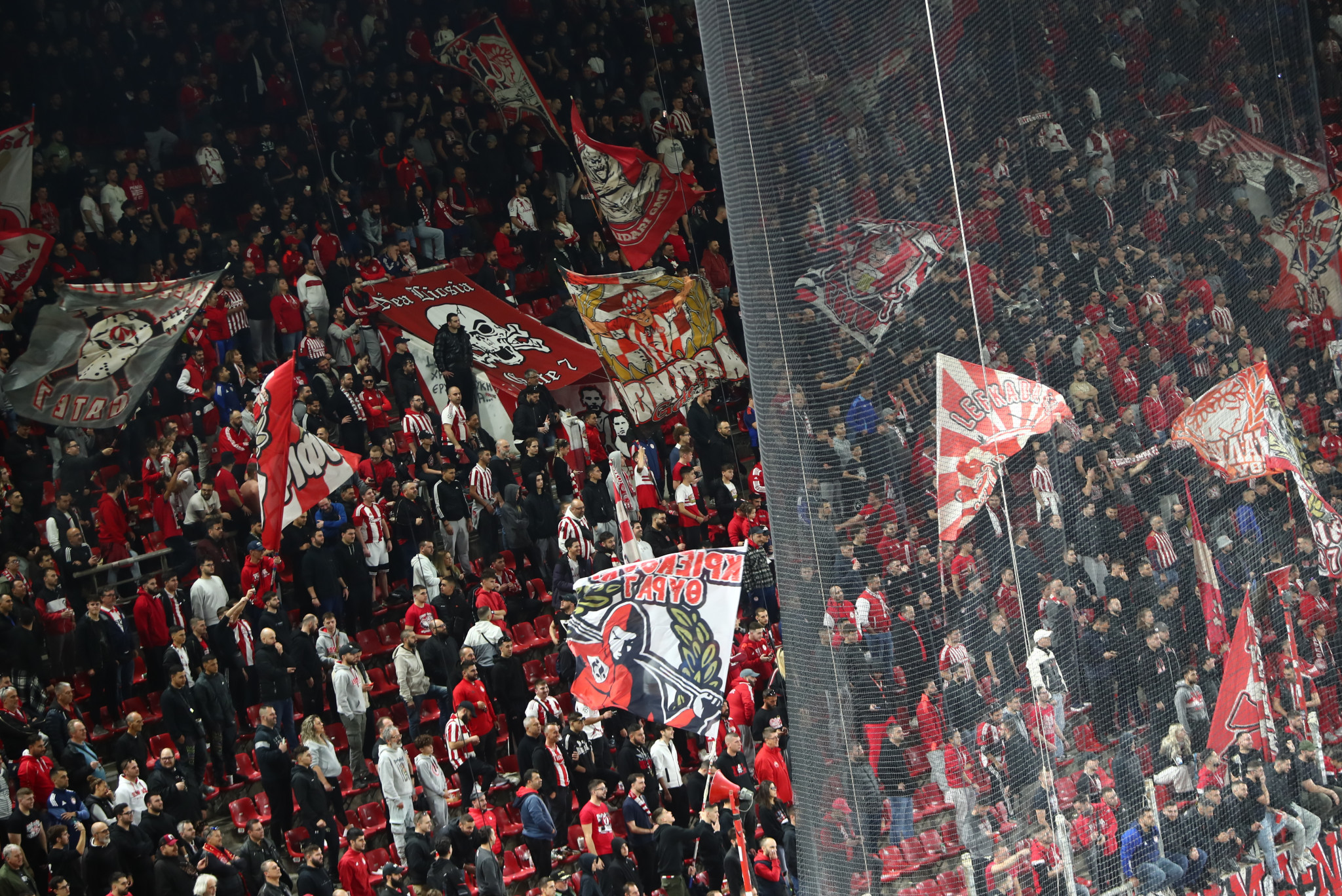 Πάνω από 400 φίλαθλοι του Ολυμπιακού έφτασαν στο Ηράκλειο με πλοίο