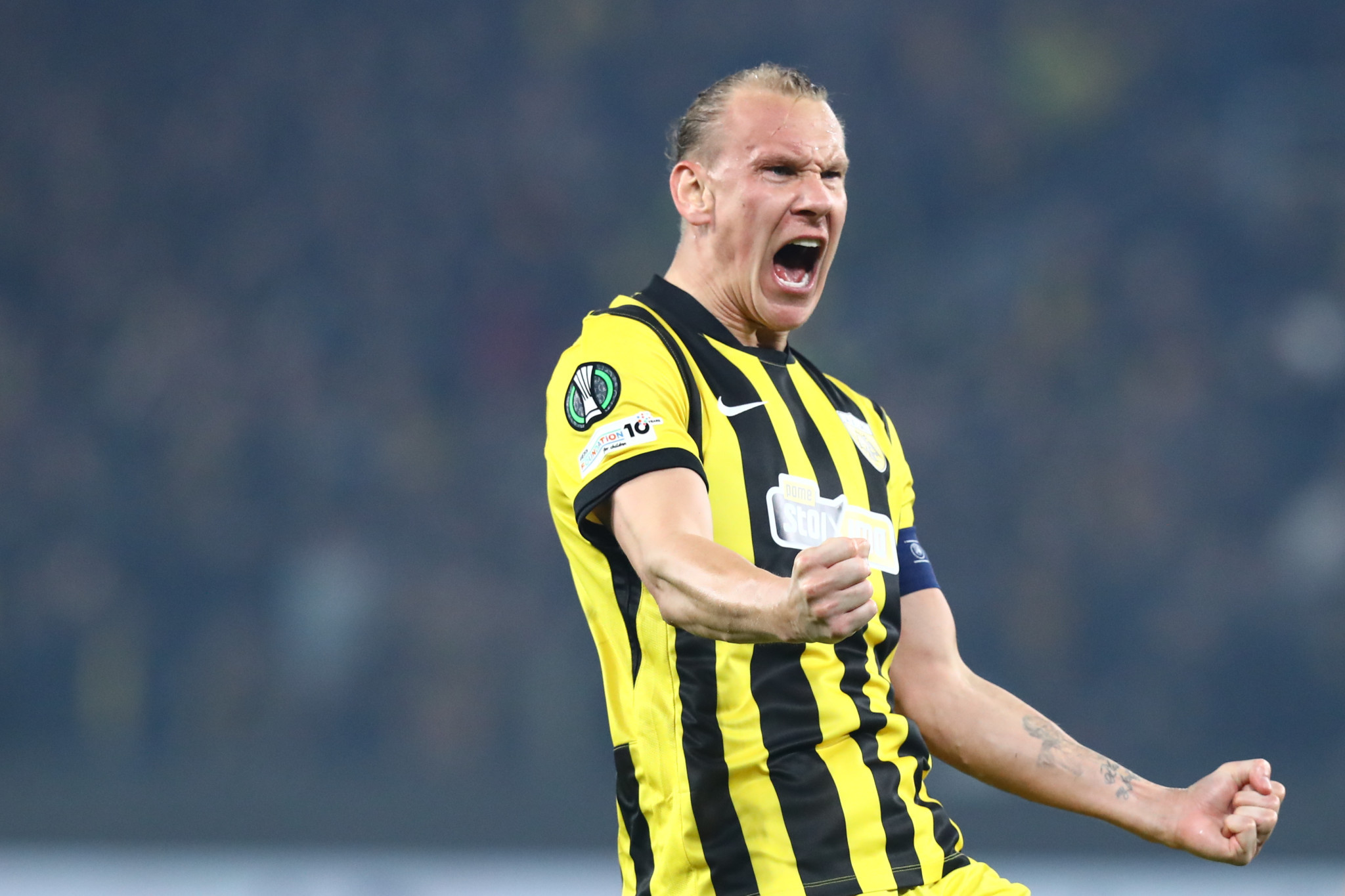 Ο Βίντα βάζει ξανά στο ματς την ΑΕΚ, με κεφαλιά το 1-2 (video)