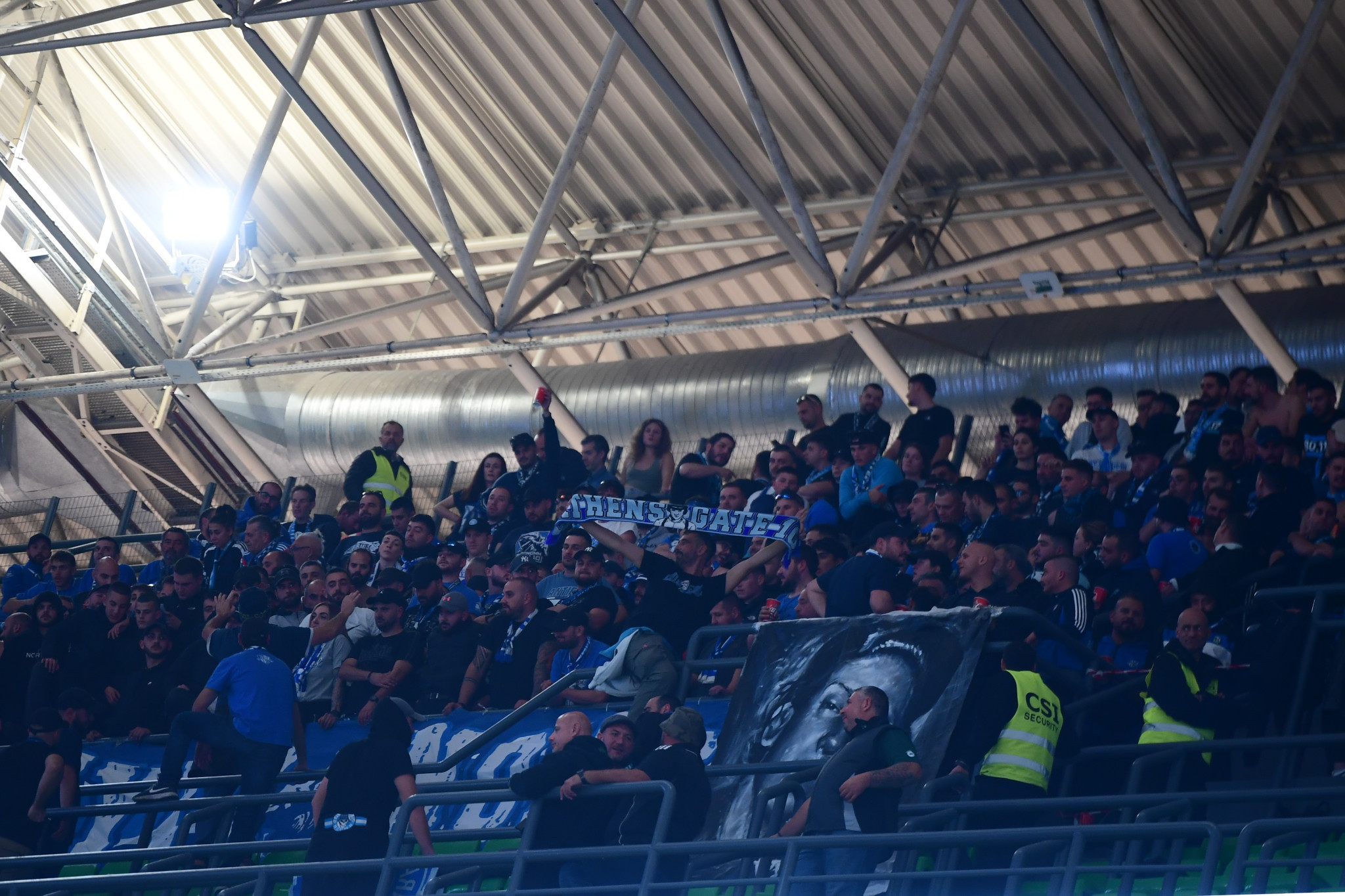 Οι φίλοι του Ηρακλή πήραν θέση στις κερκίδες του ΟΑΚΑ (video)