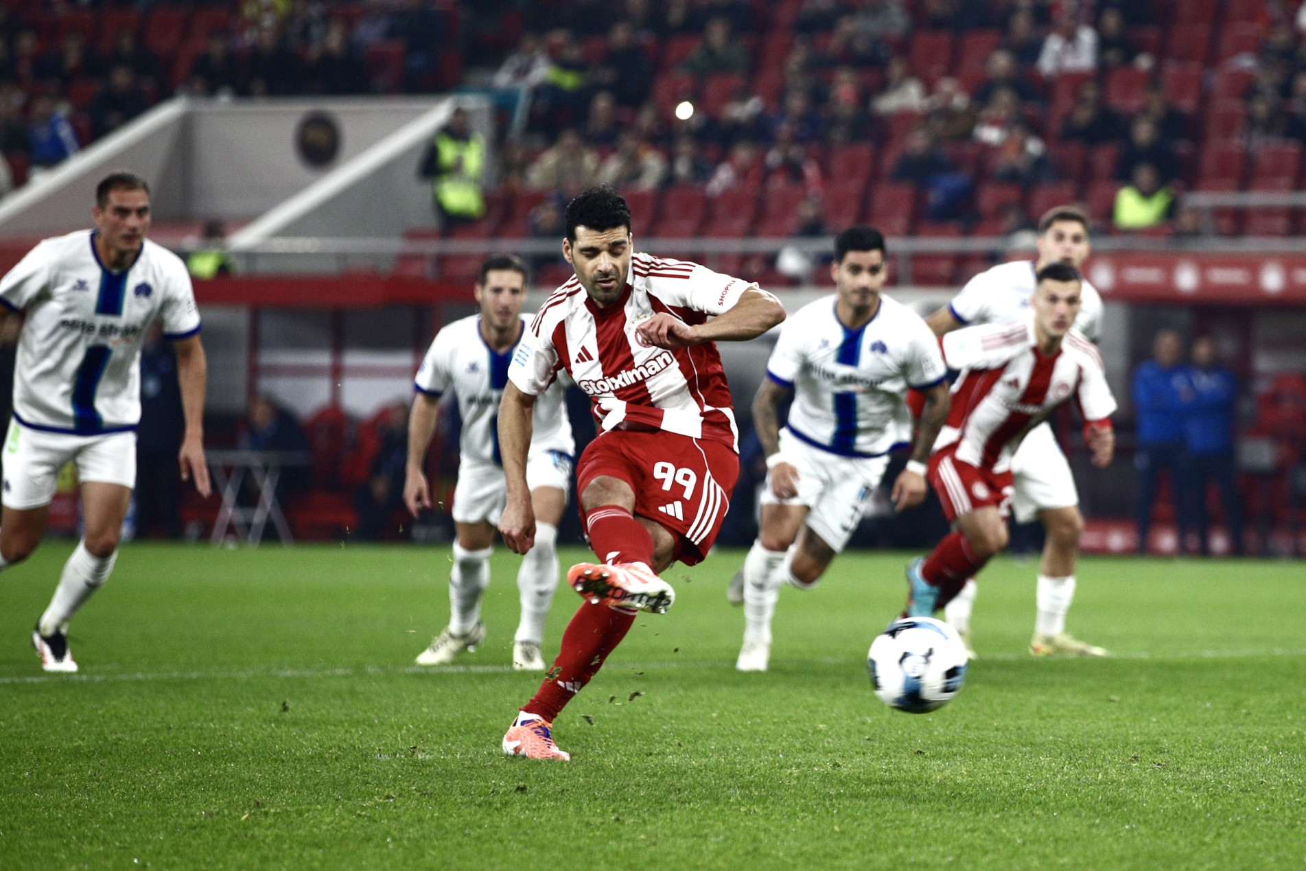 Άνοιξε το σκορ με εύστοχο πέναλτι του Ταρέμι ο Ολυμπιακός (video)