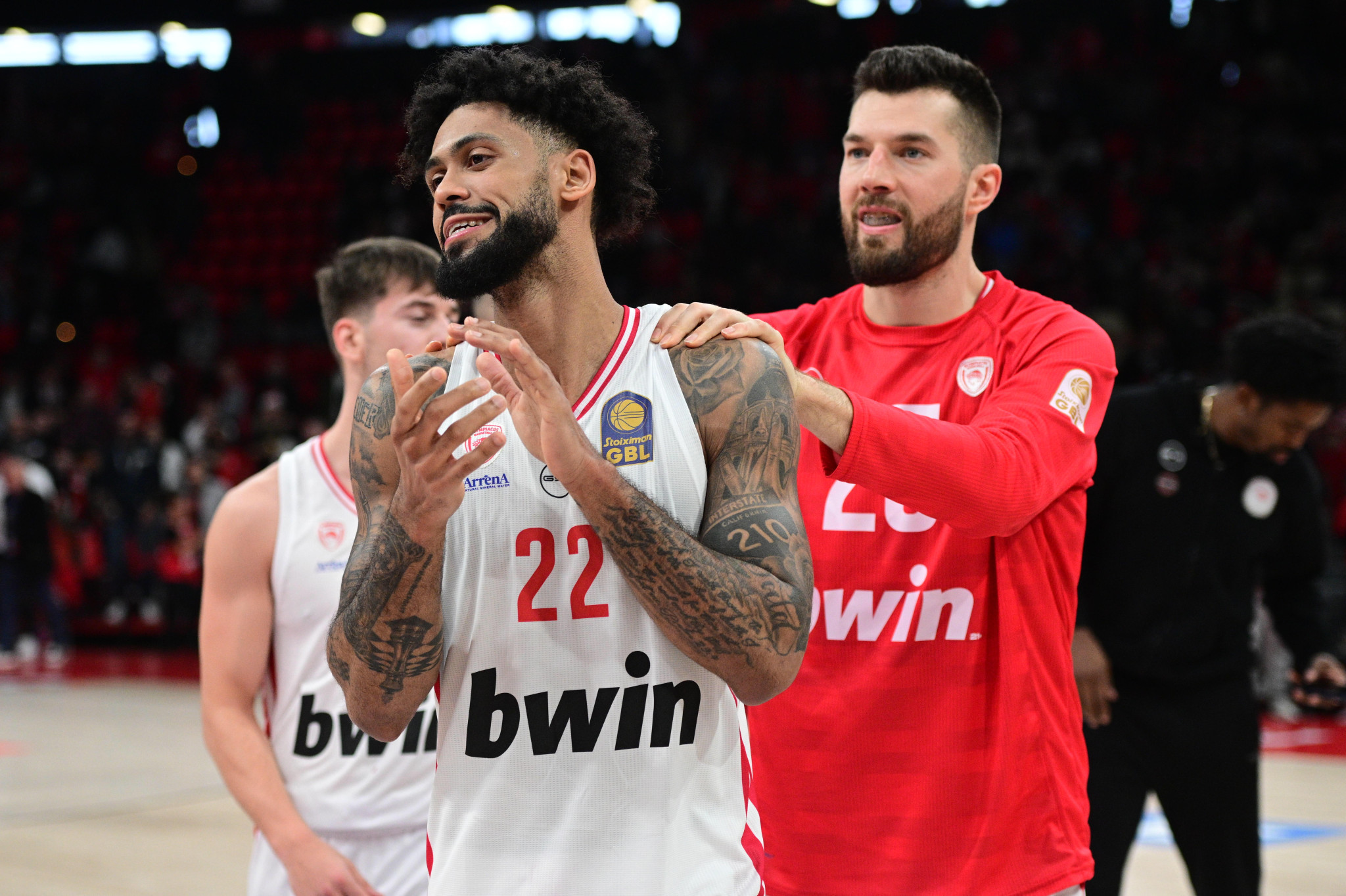 Το ντεμπούτο του Μόρις και η 40αρα του Ντόρσεϊ στην παρακάμερα του Ολυμπιακού (video)