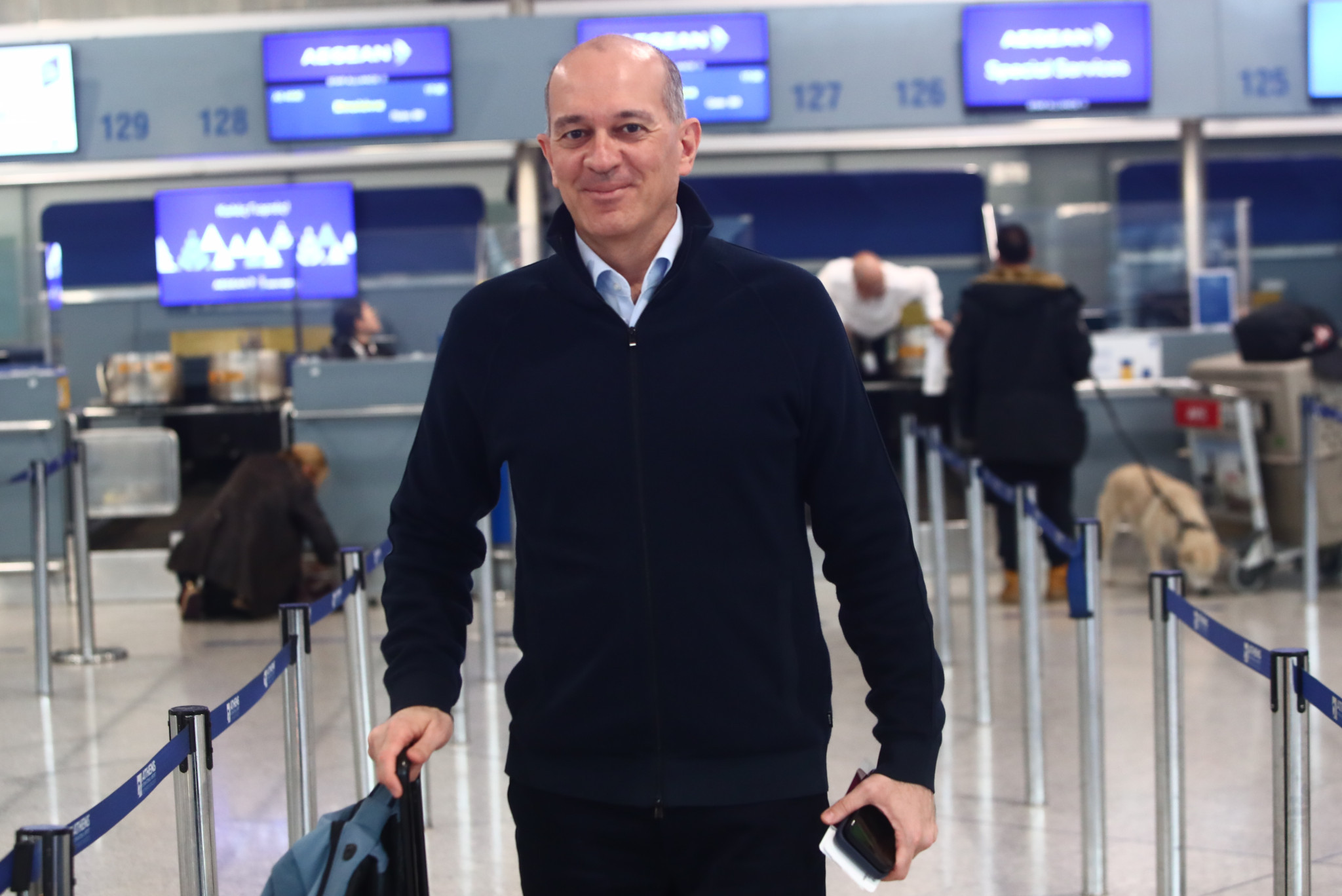 Ο Ολυμπιακός ταξίδεψε στη Μπολόνια με τους αδερφούς Αγγελόπουλους κι ο Γουόκαπ με τη σύντροφό του