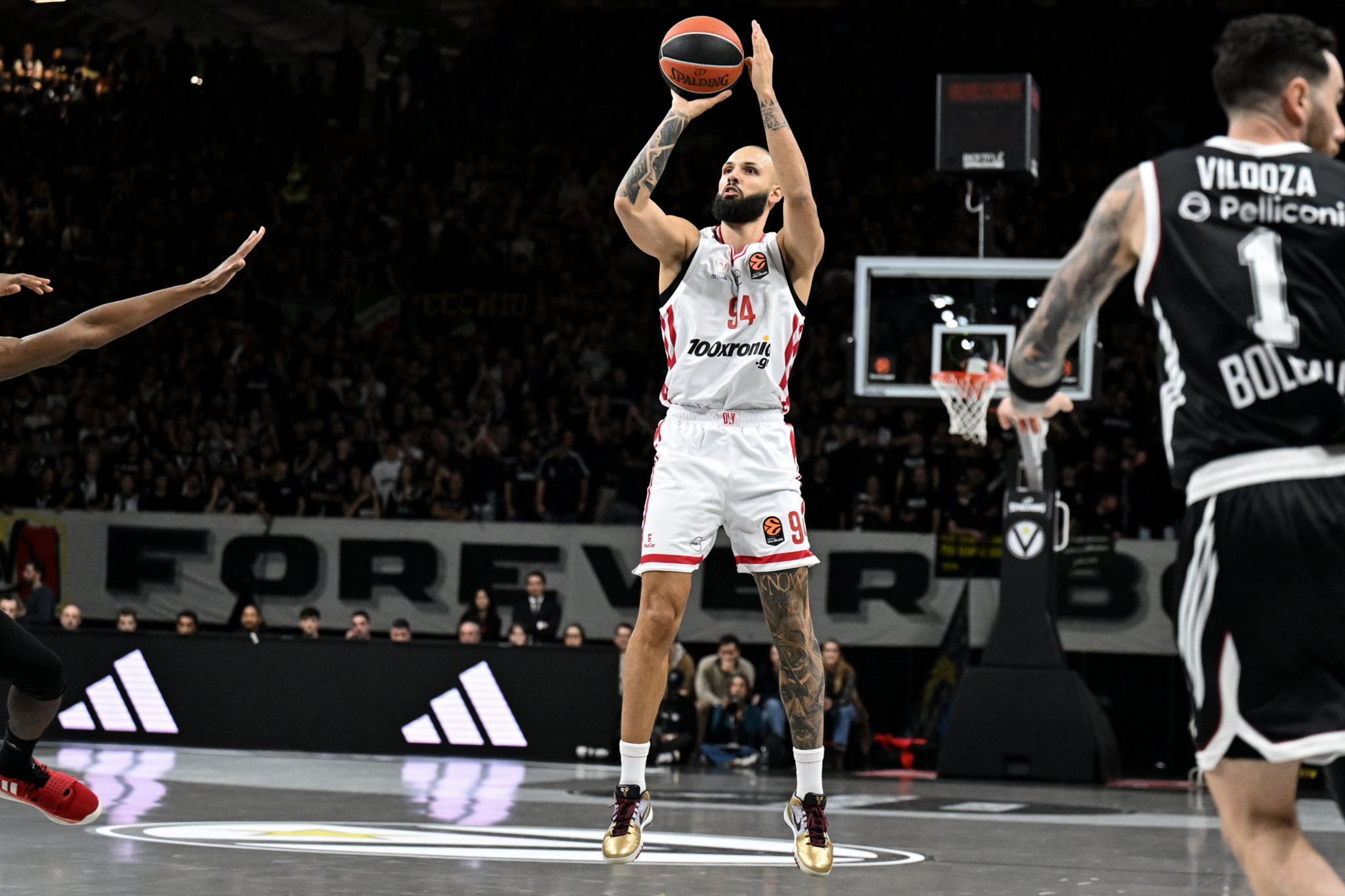 Τα τρία εύστοχα τρίποντα του Φουρνιέ στο πρώτο ημίχρονο κόντρα στη Βίρτους (video)