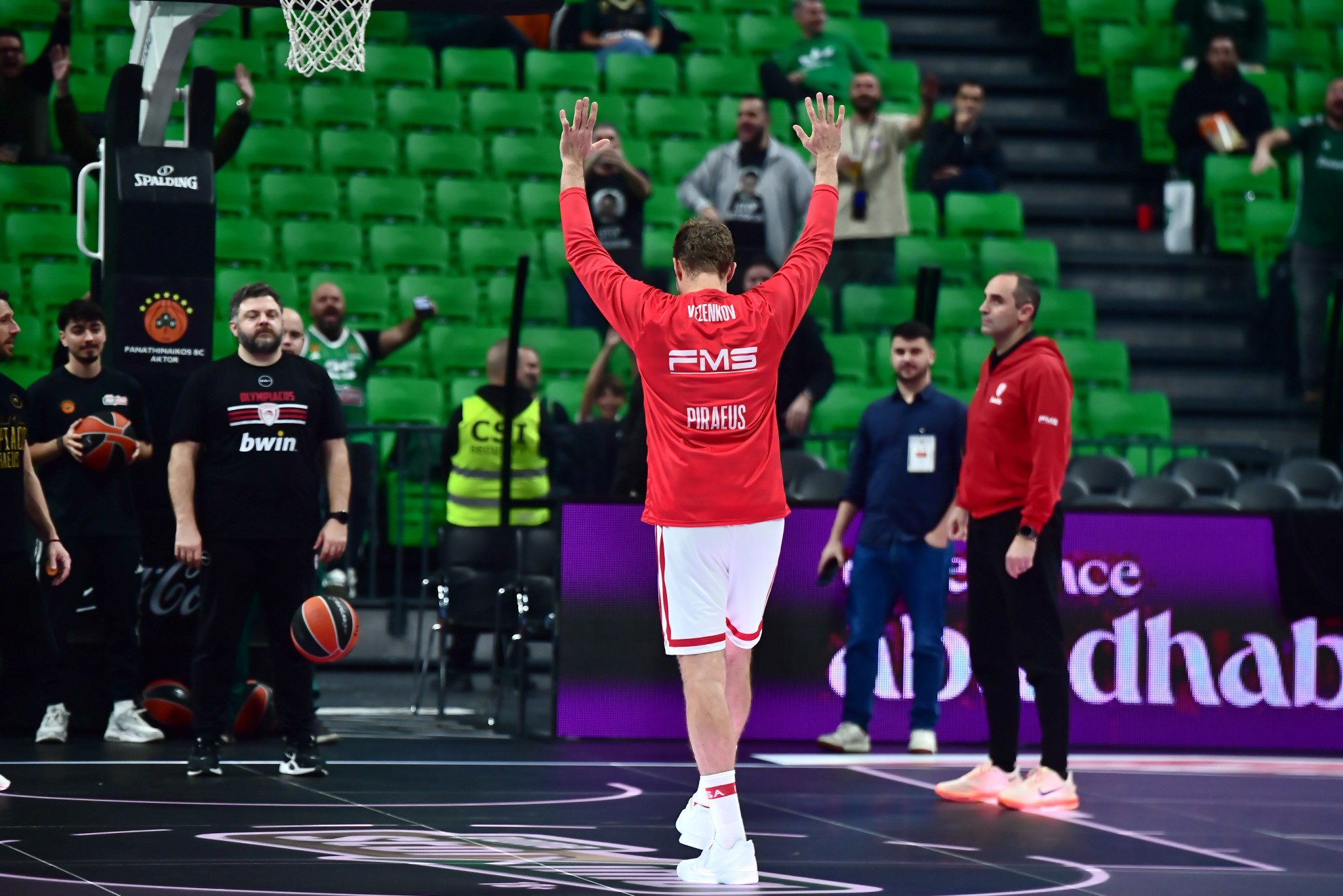 Ο Βεζένκοφ σούταρε βολές στο ζέσταμα και ο κόσμος του Παναθηναϊκού τον... αποθέωσε (video)