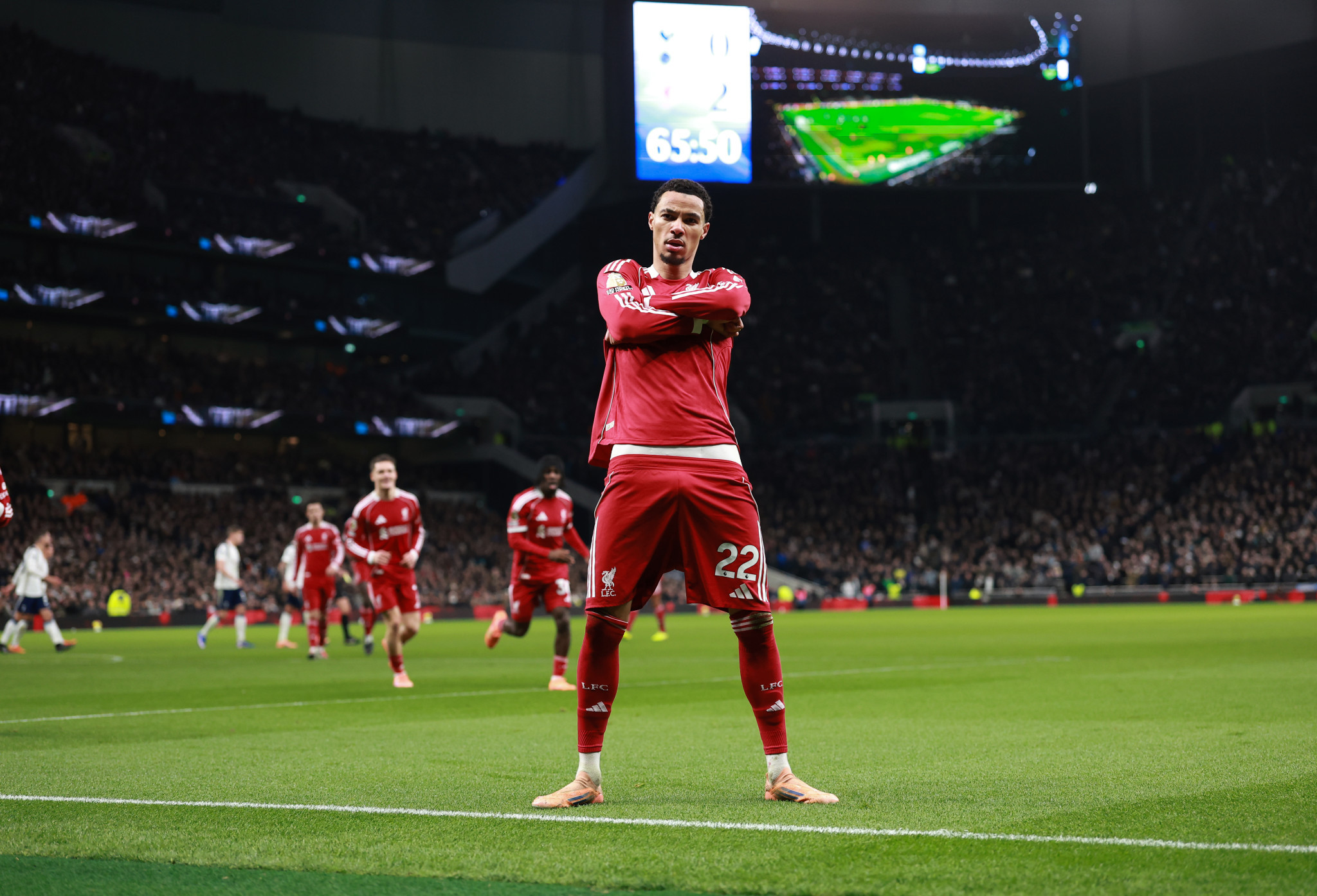 Η Λίβερπουλ απέδρασε από την έδρα της Τότεναμ και πάτησε πεντάδα