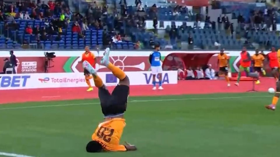 Πήγε για κωλοτούμπα και έφυγε με... αυχενικό - Ο Ντάκα της Ζάμπια σε ένα επικό blooper (video)