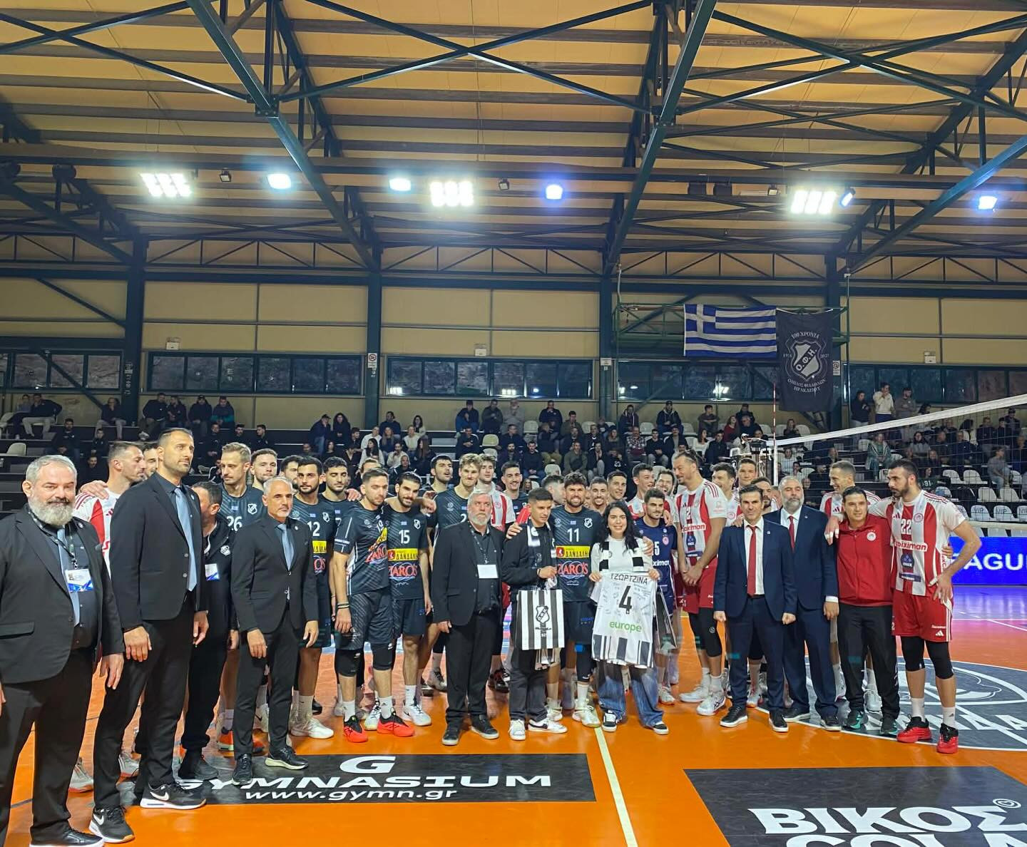 Ο ΟΦΗ τίμησε τον φίλαθλο που βλέπει βόλεϊ με την ψυχή του