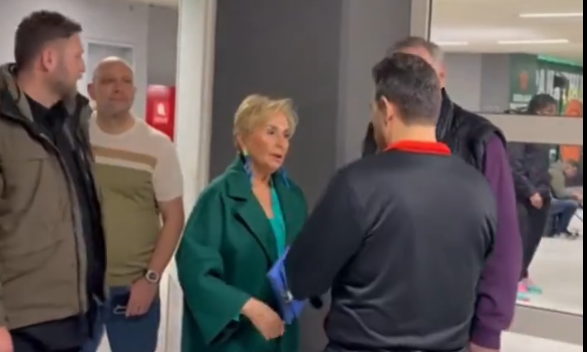 Θερμός εναγκαλισμός ανάμεσα στη Δέσποινα Γιαννακοπούλου και τον Δημήτρη Ιτούδη (video)