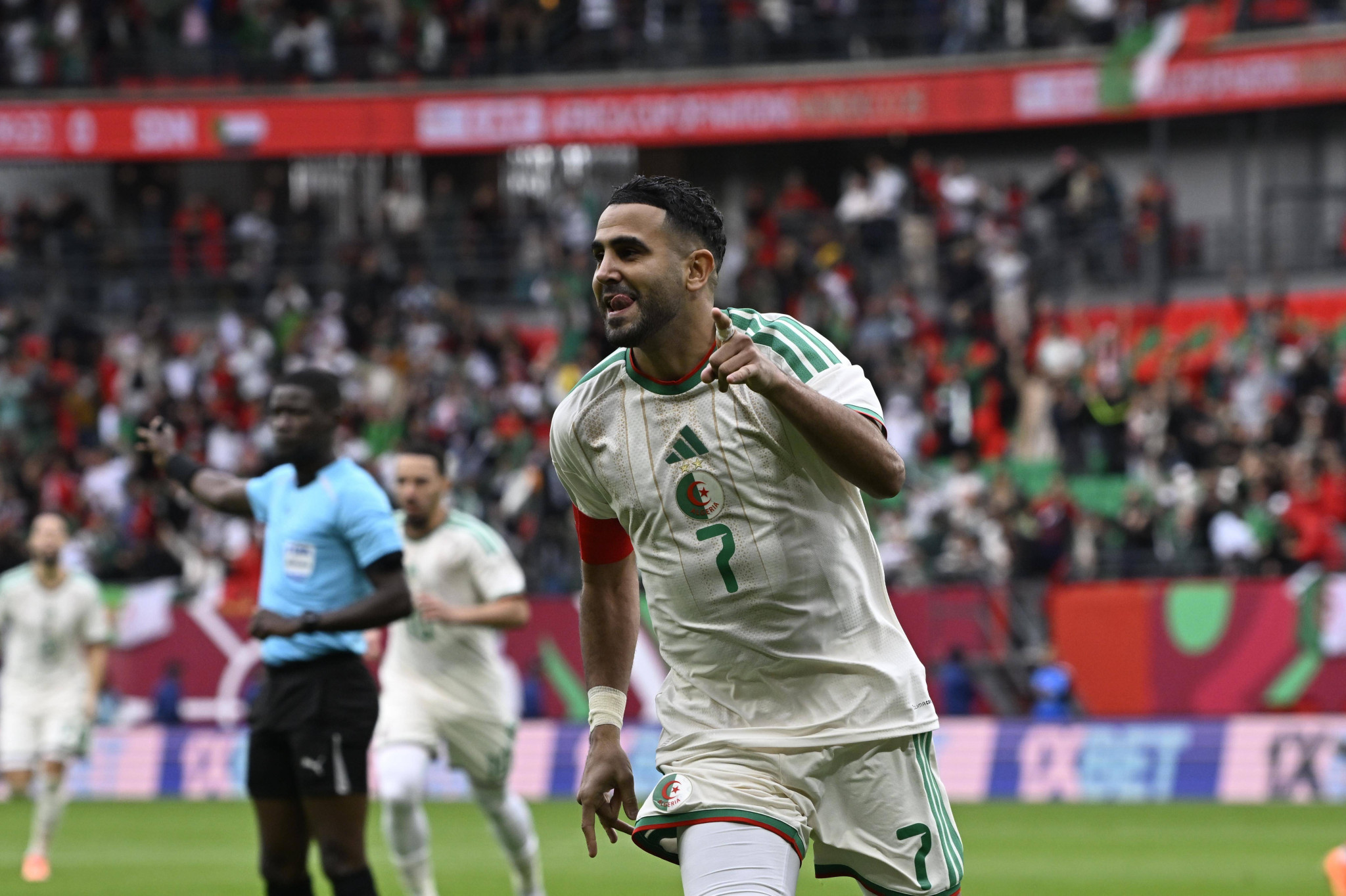 Ο Μαχρέζ έστειλε την Αλγερία στους «16» του Κυπέλλου Εθνών Αφρικής (videos)