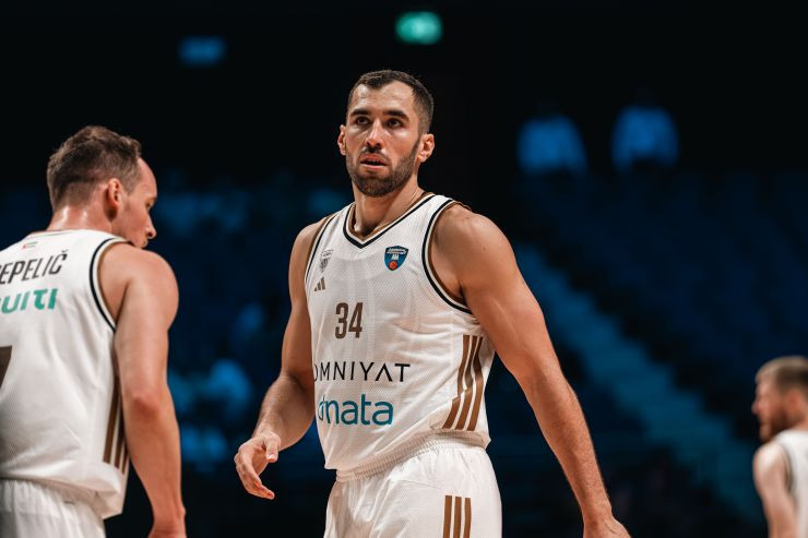 Τρομερό κάρφωμα του Καμένιας στη... μούρη του Νίμπο (video)