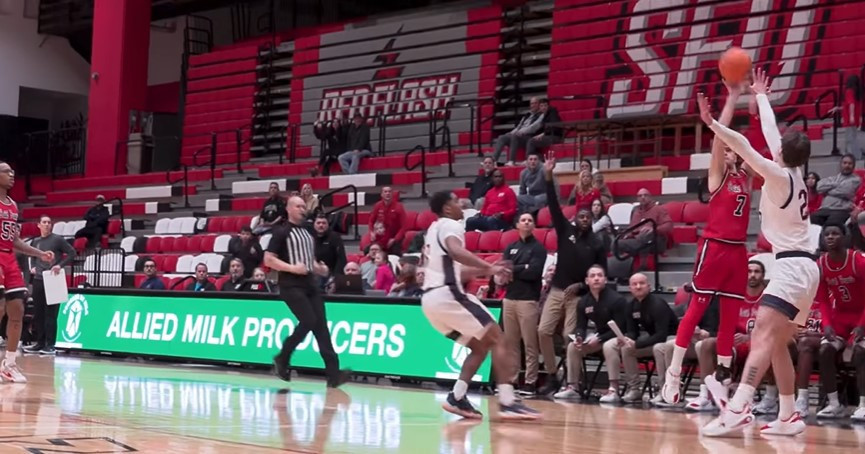 Tο απίστευτο buzzer beater του Παπαδάτου στο NCAA (video)