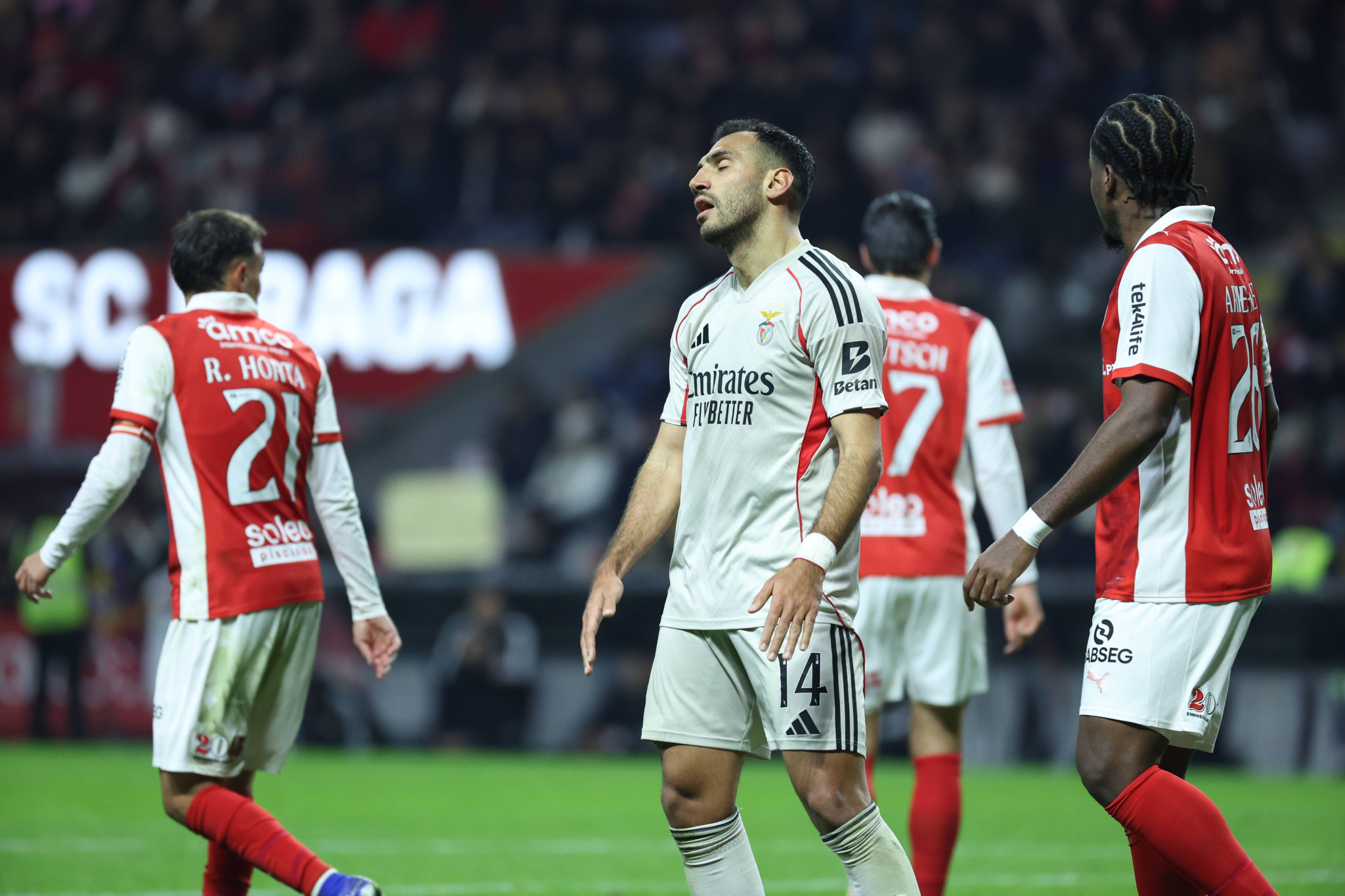 Η Μπενφίκα «κόλλησε» κόντρα στην Μπράγκα - Ασίστ ο Παυλίδης (videos)