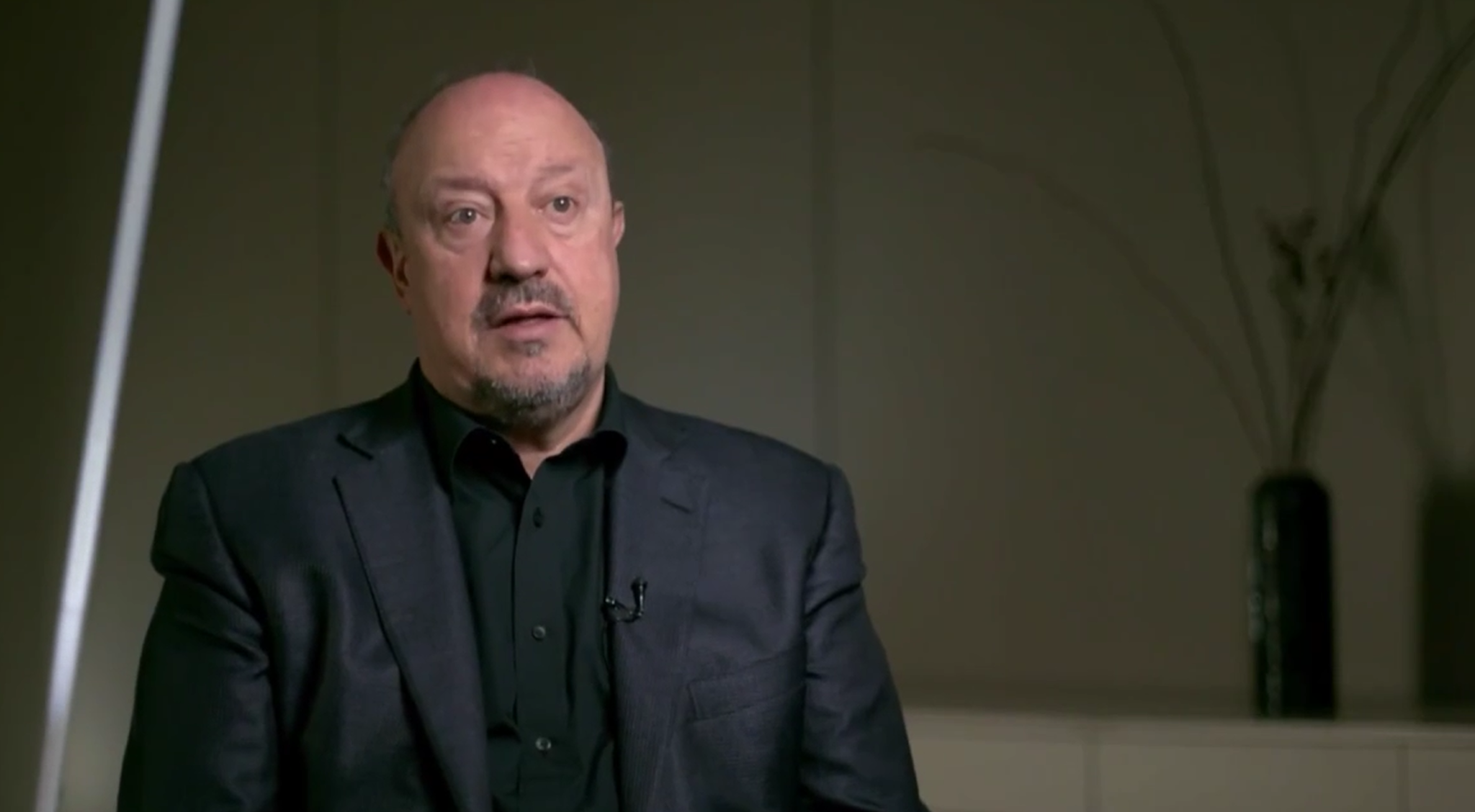 Ο Ράφα Μπενίτεθ κλήθηκε να απαντήσει στην κριτική που δέχεται ο Τσάμπι Αλόνσο στη Ρεάλ (video)