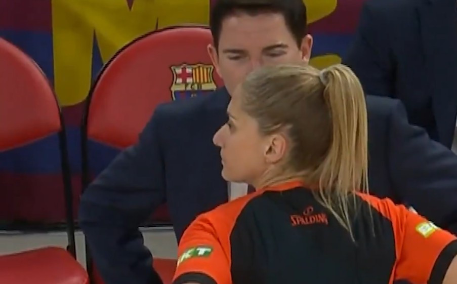 Χάος στη Βαρκελώνη: Ο Πασκουάλ τα... έβαλε με την Τσαρούχα κι αποβλήθηκε (video)