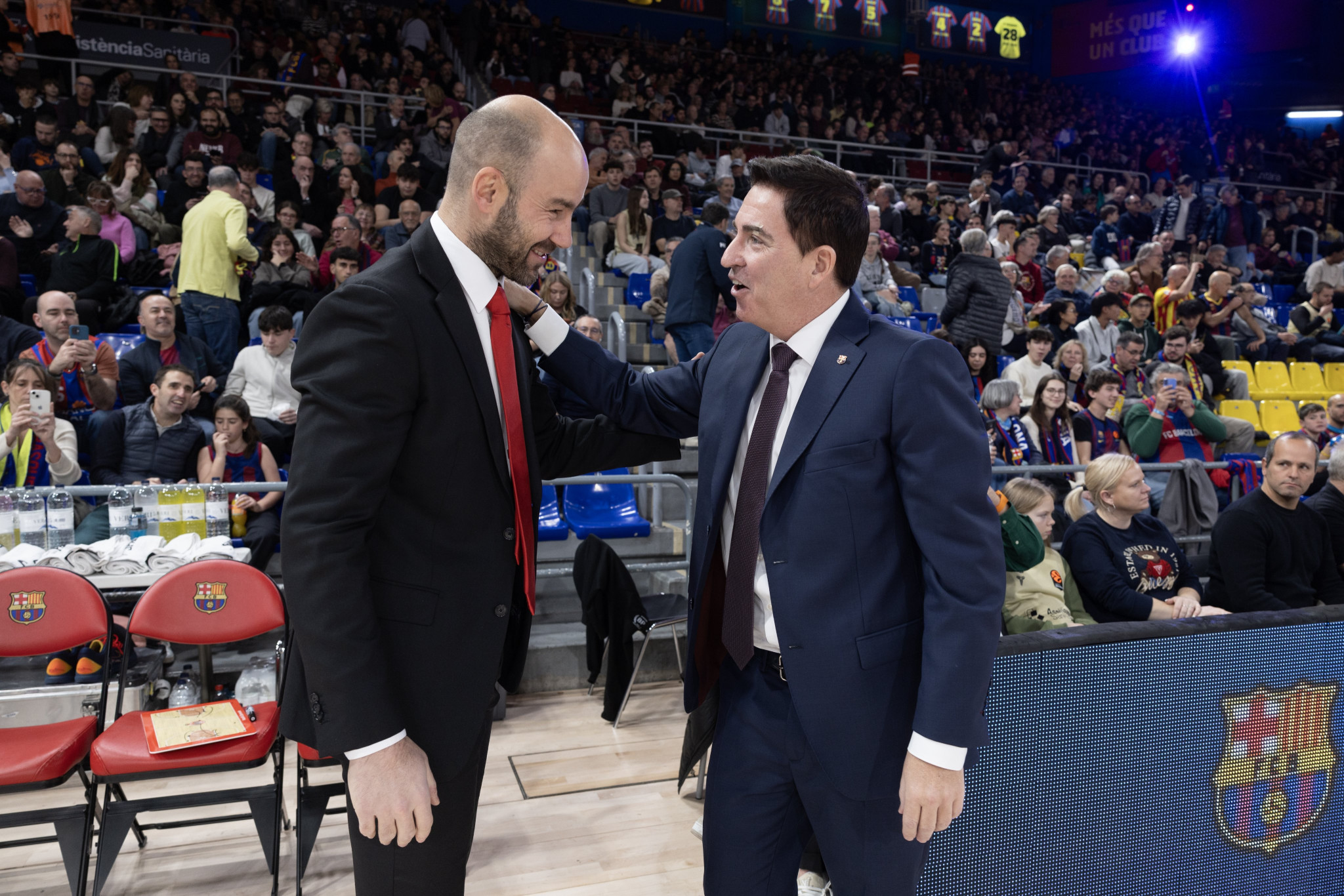 Συνάντηση απ' τα παλιά: Ο Σπανούλης δεν είναι πια παίκτης κι αγκάλιασε τον συνάδελφό του Πασκουάλ!