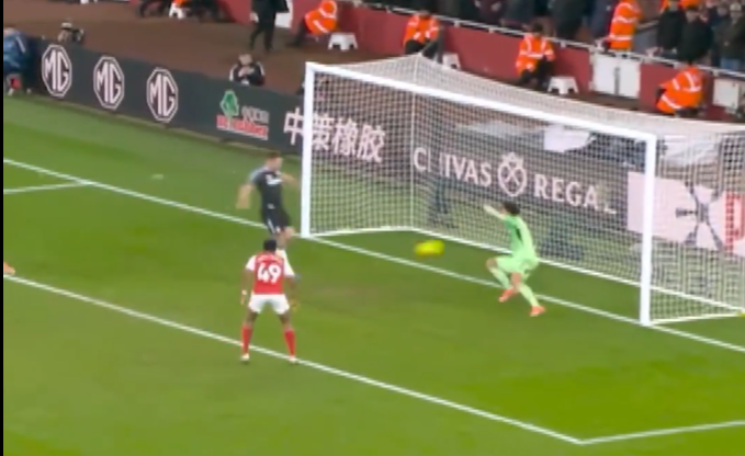 Ο Ράγια έκανε μυθική απόκρουση κόντρα στην Άστον Βίλα και η Premier League τον αποθεώνει (video)