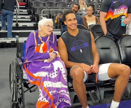 Συγκίνηση: Στα 102 έτη της, είδε για πρώτη φορά την αγαπημένη της ομάδα