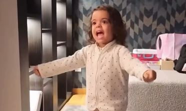 Η κόρη του Τσικίνιο είναι μεγάλη φαν του Ολυμπιακού - Τραγούδησε τον «ερυθρόλευκο» ύμνο (video)