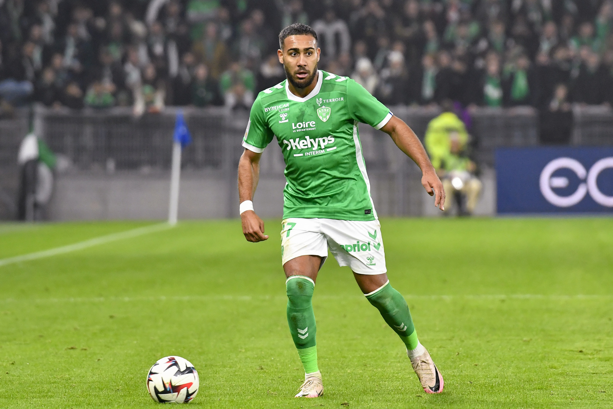 Η ΑΕΛ Novibet κλείνει τον Μασόν