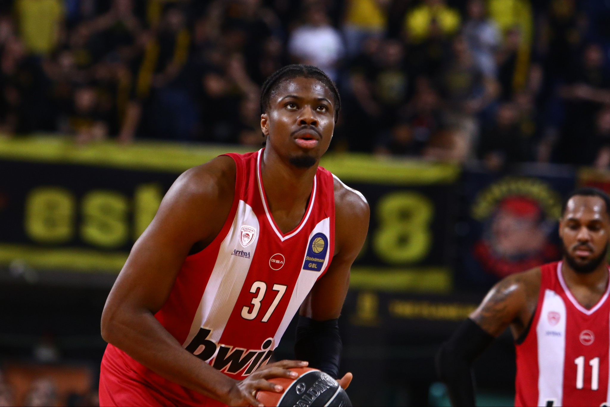 Ο Τζόουνς ήρθε και στέλνει τον Αντετοκούνμπο στον Άρη