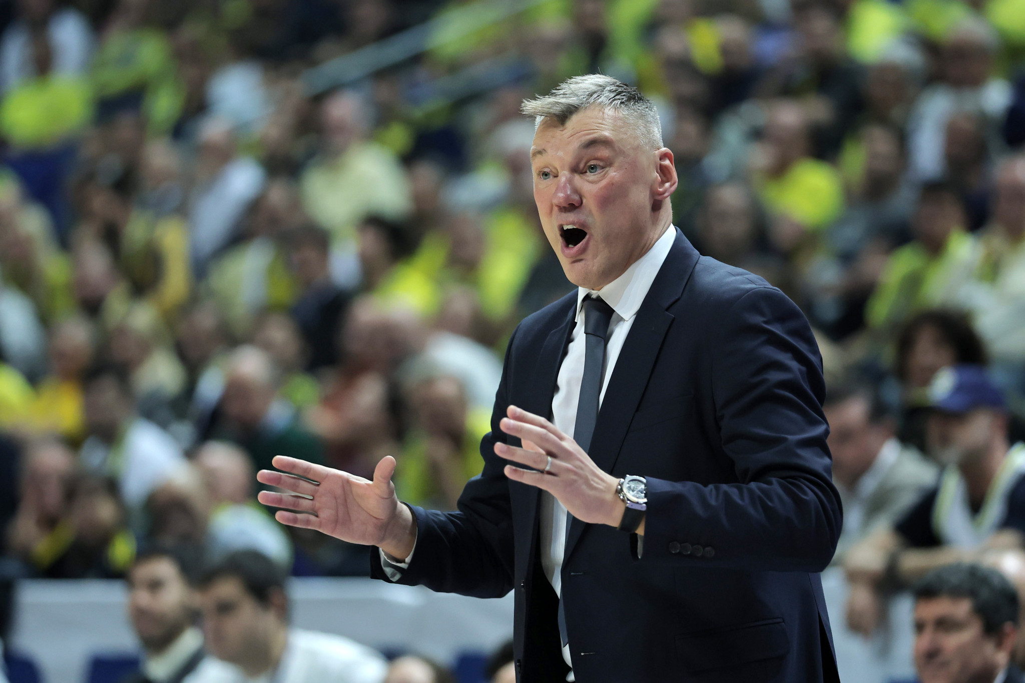 Γιασικεβίτσιους: «Μόνο στον Πειραιά στάζουν νερά!»