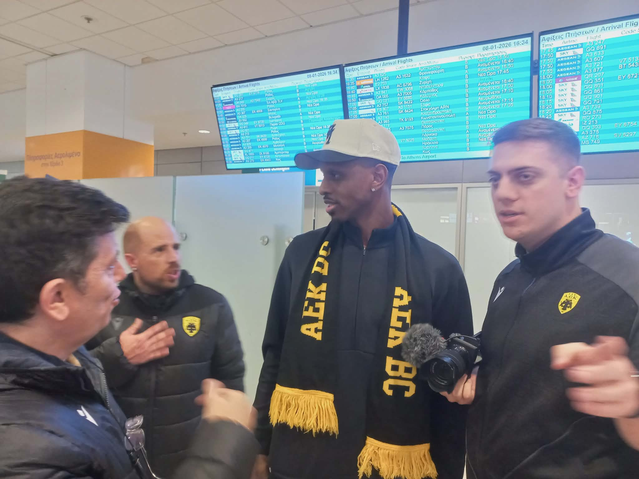 Ο Τζέιμς Νάναλι έφτασε Ελλάδα για την ΑΕΚ