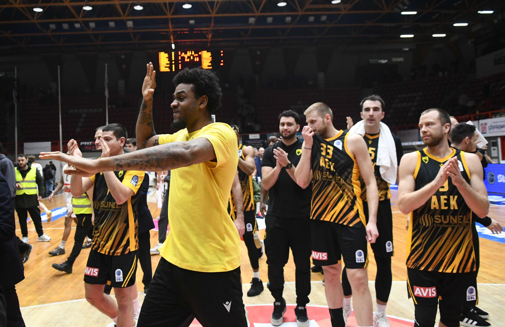 «Τρελαμένος» ο Μπράουν, κάνει τα πάντα για να παίξει με την ΑΕΚ