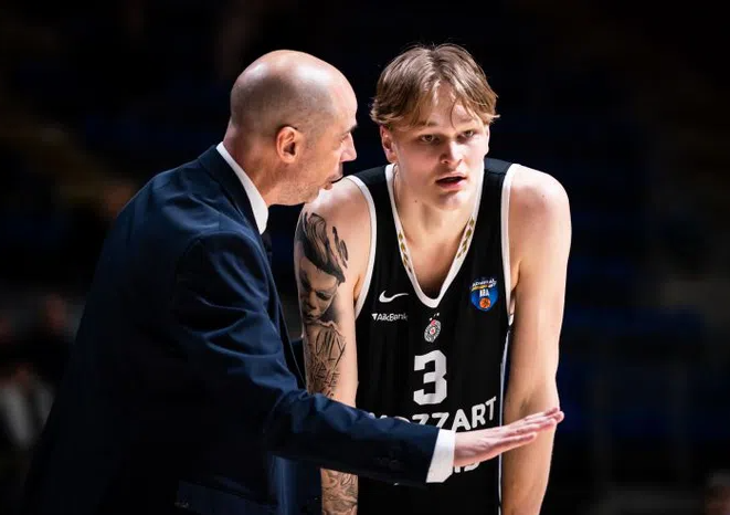 Πεναρόγια για Τζόουνς: «Σπουδαίος παίκτης, αλλά το μυαλό του ήταν εκτός Παρτίζαν»