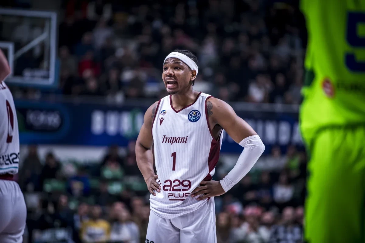 Ματς - παρωδία: Η Τραπάνι κατέβηκε με πέντε παίκτες κόντρα στη Χάποελ Χολόν!