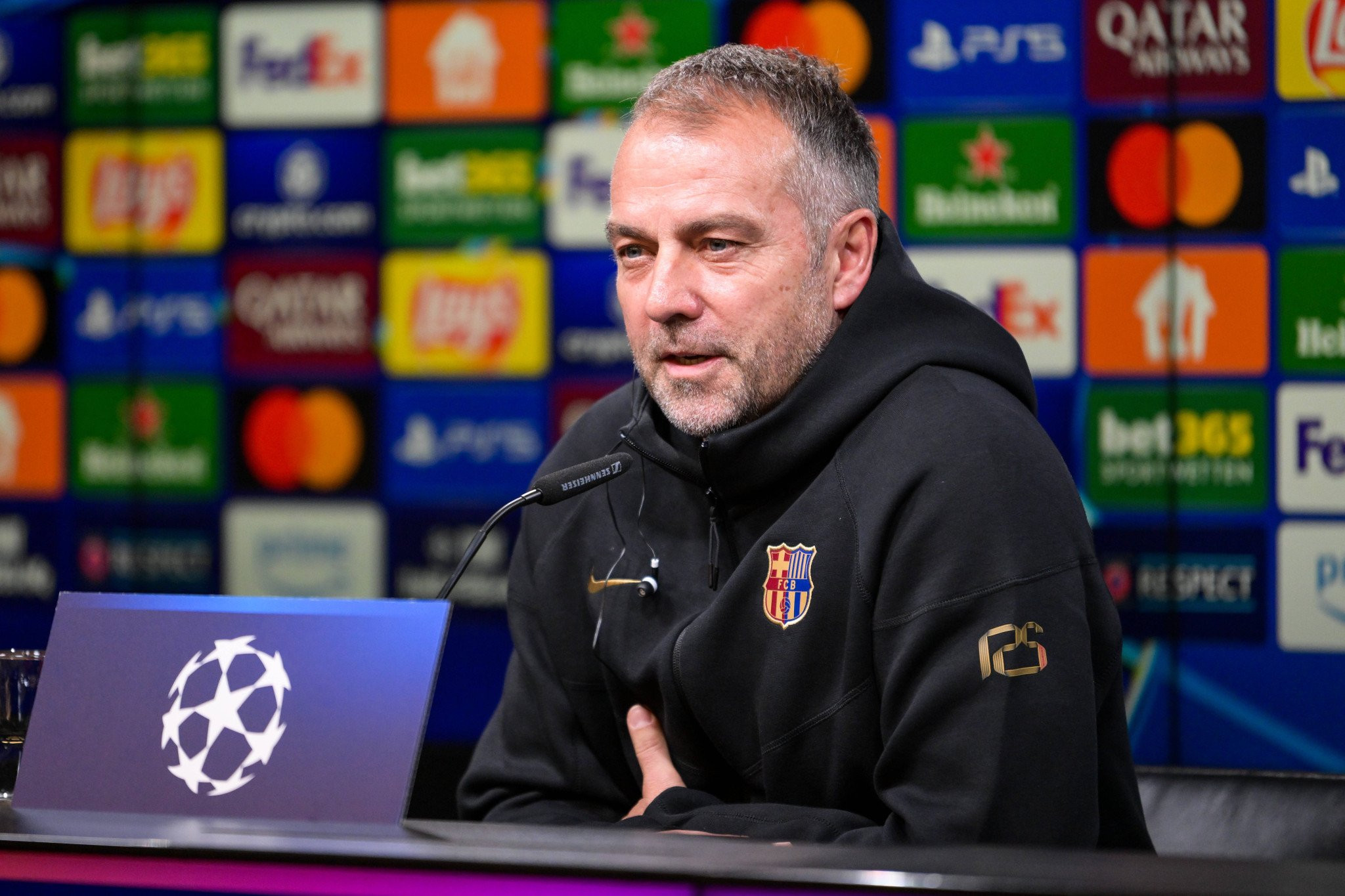 Παράπονα Φλικ σε La Liga: «Σε άλλες χώρες, διευκολύνουν τις ομάδες που παίζουν στο Champions League, αλλά όχι στην Ισπανία!»