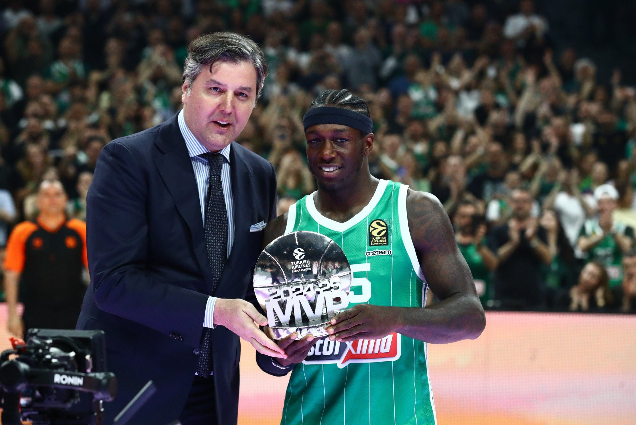 Λατρεία στο ΟΑΚΑ: MVP δια χειρός Ντέγιαν Μποντιρόγκα ο Κέντρικ Ναν (video)