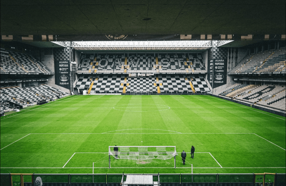 Τραγικά πράγματα στη Μποαβίστα - Έκοψαν το ρεύμα στο γήπεδό της για απλήρωτους λογαριασμούς