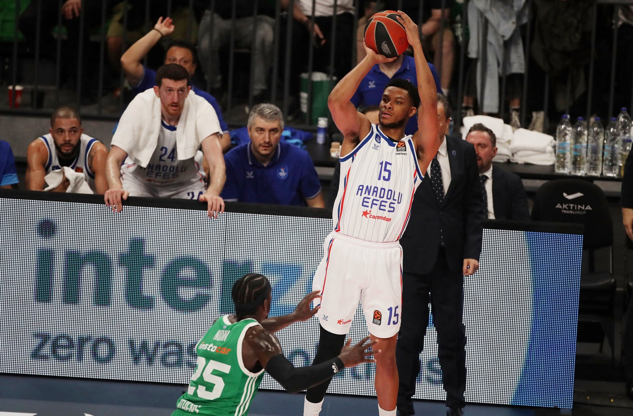 «Μέσα» Ντόζιερ, Πουαριέ και Οσμανί για το Game 5 της Εφές με Παναθηναϊκό «Μέσα» Ντόζιερ, Πουαριέ και Οσμανί για το Game 5 της Εφές με Παναθηναϊκό