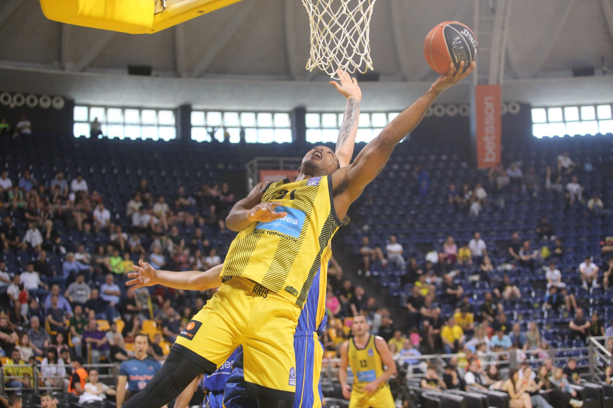 O Άρης νίκησε άνετα το Λαύριο που πλέον οι ελπίδες για παραμονή περιορίζονται