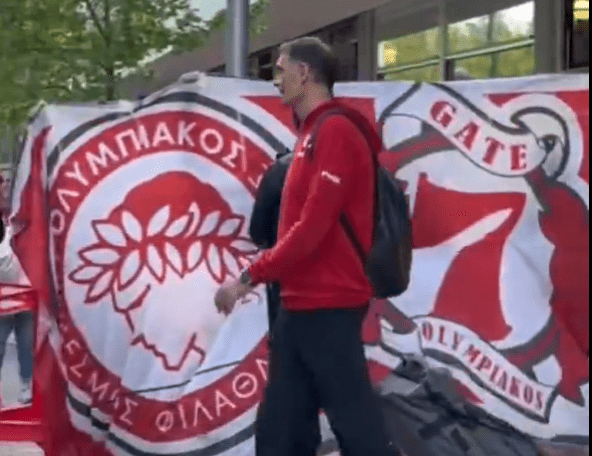 Aποθέωση κατά την αναχώρηση του Ολυμπιακού από το ξενοδοχείο προς την Movistar Arena (video)