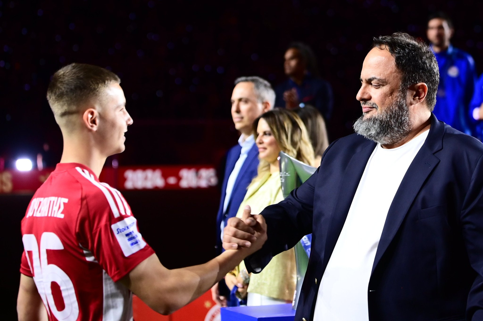 Αποθέωση για Μουζακίτη: «Μοιάζει με τον Βεράτι - Ο Μαρινάκης δύσκολα θα τον αφήσει να φύγει, αλλά...»