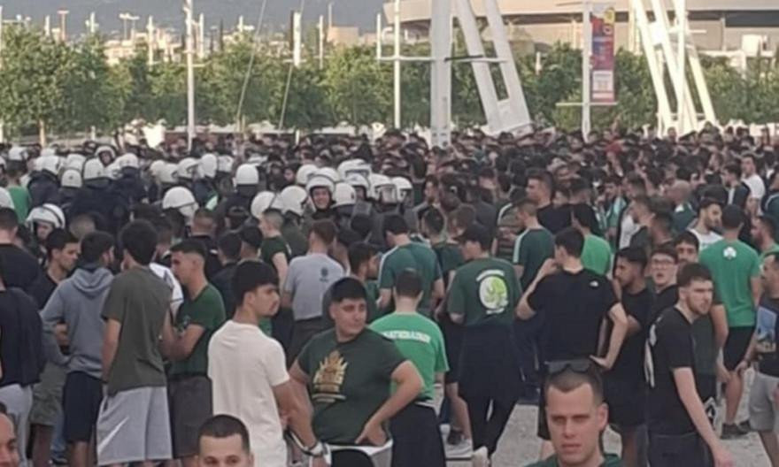 Λαοθάλασσα μέσα και έξω από το ΟΑΚΑ περίπου 2 ώρες πριν το τζάμπολ (videos) Λαοθάλασσα μέσα και έξω από το ΟΑΚΑ περίπου 2 ώρες πριν το τζάμπολ (videos)