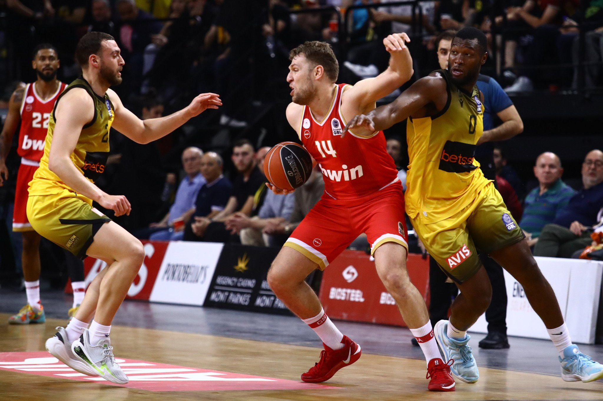 Τα στιγμιότυπα από την επικράτηση του Ολυμπιακού κόντρα στην ΑΕΚ (video)