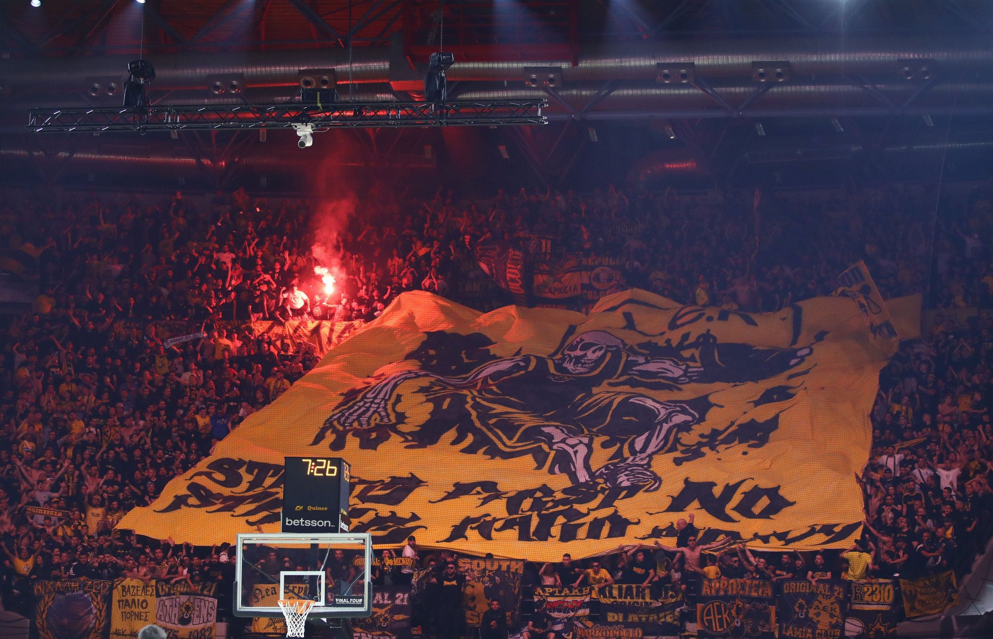 Εκπληκτική ατμόσφαιρα στη Sunel Arena - To εντυπωσιακό κορεό των φίλων της AEK (video)