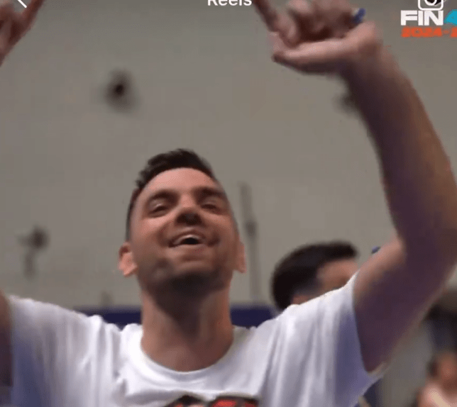 Ο Βαγγέλης Μάντζαρης χορεύει «έρωτα που άλλο δεν αντέχω» (video)