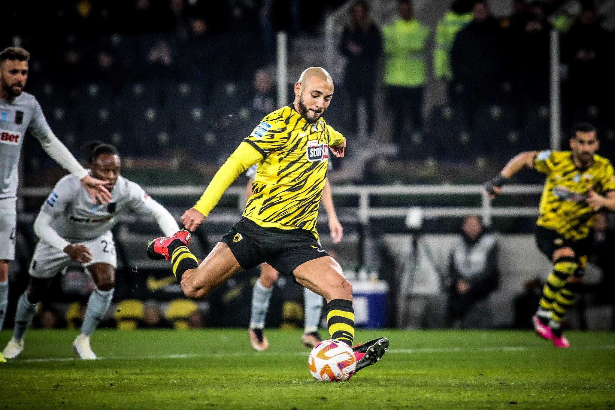 Μεταγραφή στα 38 του ο Άμραμπατ, που συνεχίζει την καριέρα του στο Μαρόκο Μεταγραφή στα 38 του ο Άμραμπατ, που συνεχίζει την καριέρα του στο Μαρόκο